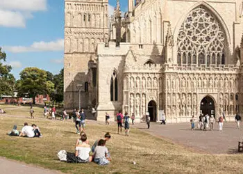 Vol pas cher pour Exeter, découvrez la cathédrale Saint-Pierre