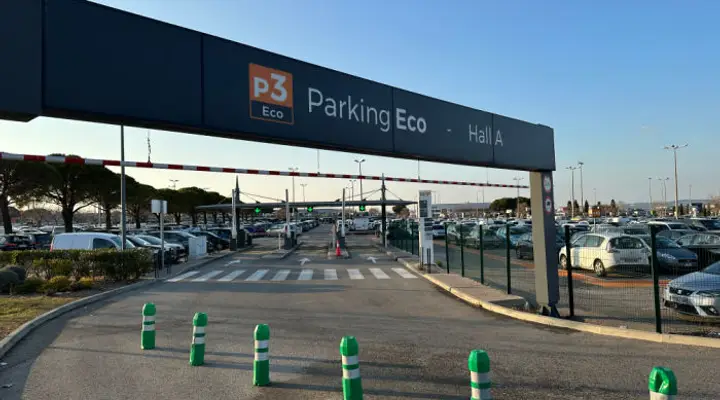Entrée du Parking P3 Eco de l'aéroport de Marseille Parking P3 Eco - Aéroport de Marseille