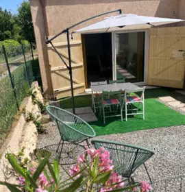 Studio tout équipé à la nuitée ou plus, proche aéroport 