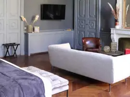 Réserver une chambre à Margaret - Hôtel Chouleur à Nîmes