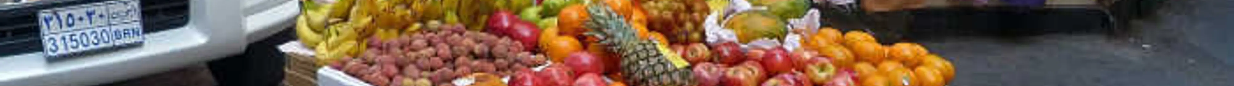 Photo d'un vendeur de fruits exotiques à Manama