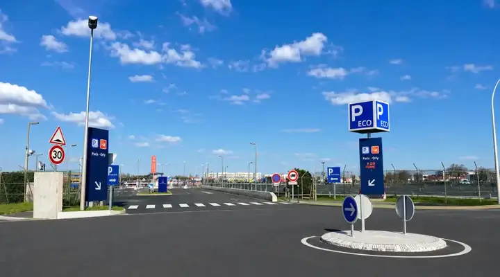 Entrée du parking P Eco à Paris Orly Réserver parking P Eco aéroport Orly