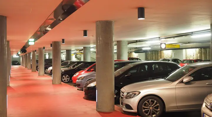 Illustration - Photo non contractuelle Parking couvert Car Park Travel - Aéroport de Lyon