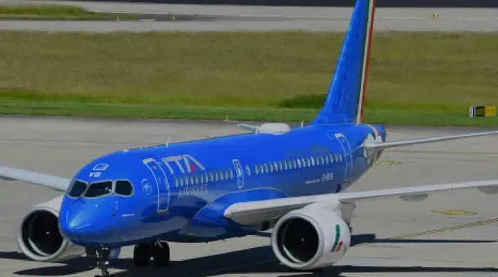 Atterrissage d'un appareil IAT Airways sur la piste Atterrissage d'un appareil IAT Airways sur la piste