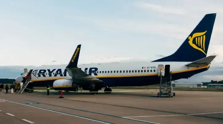 Appareil Ryanair sur tarmac Voyager pas cher avec Ryanair