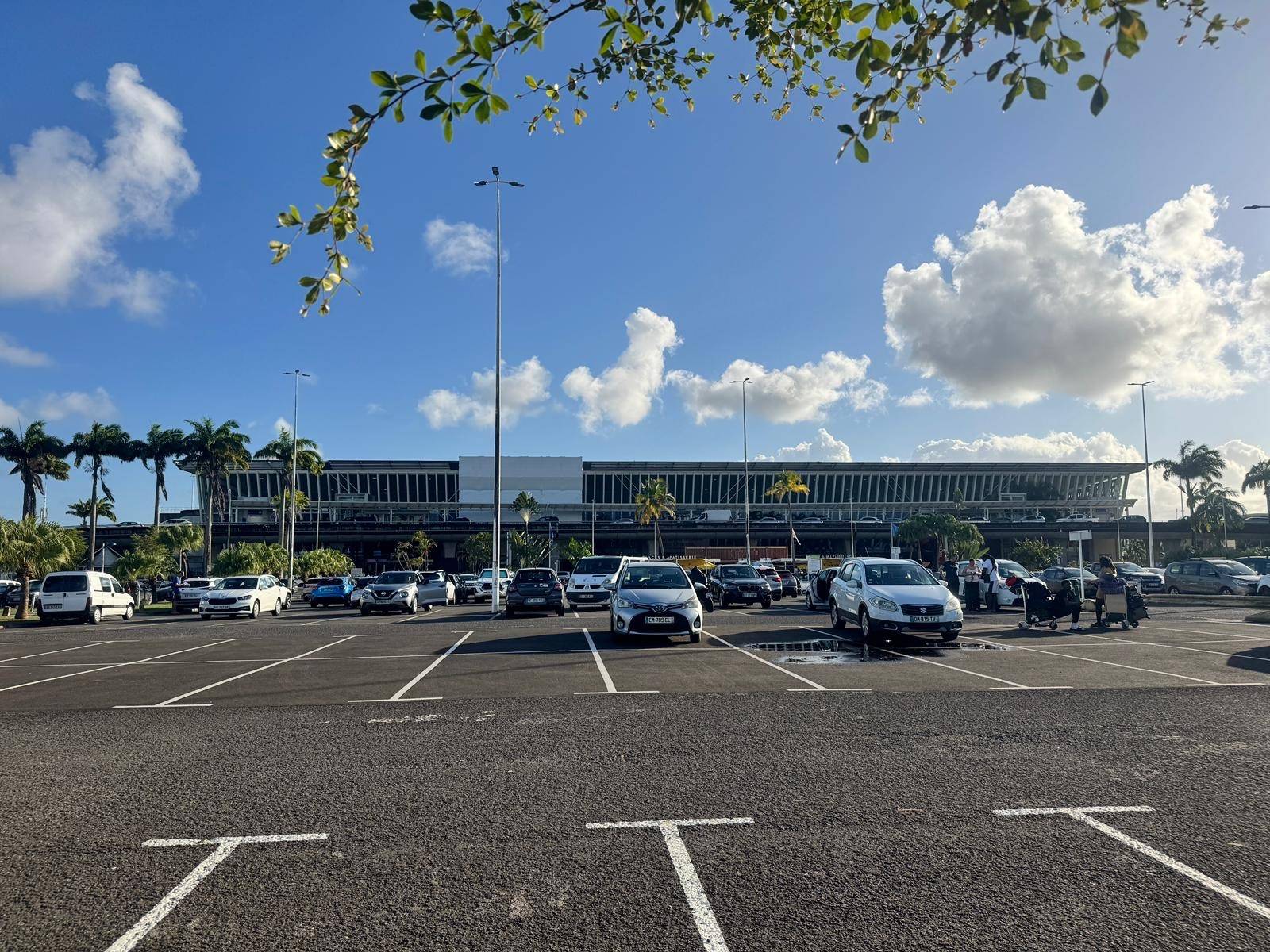 Entrée de l'aéroport de Pointe à Pitre