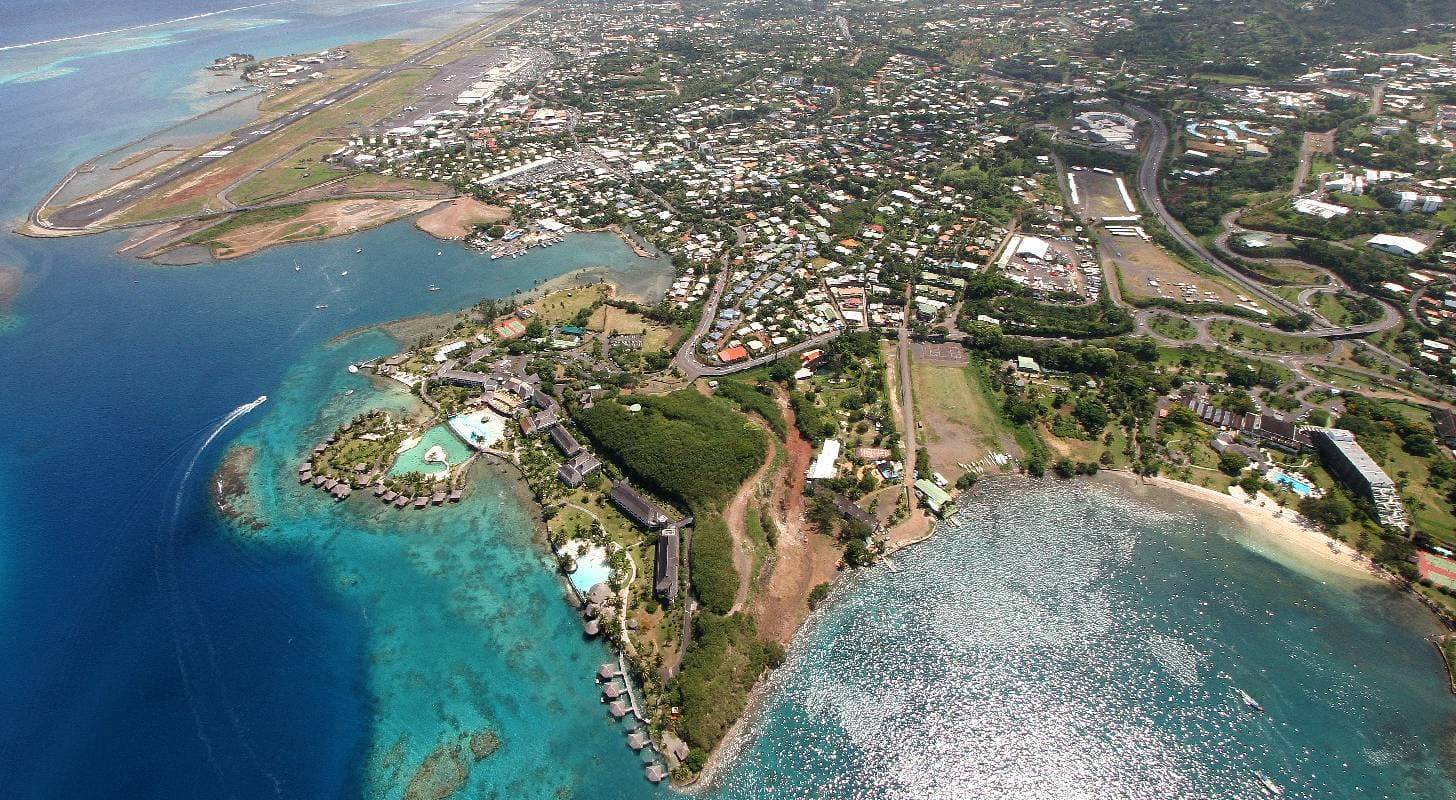 Vue du ciel de l'aéroport de Tahiti