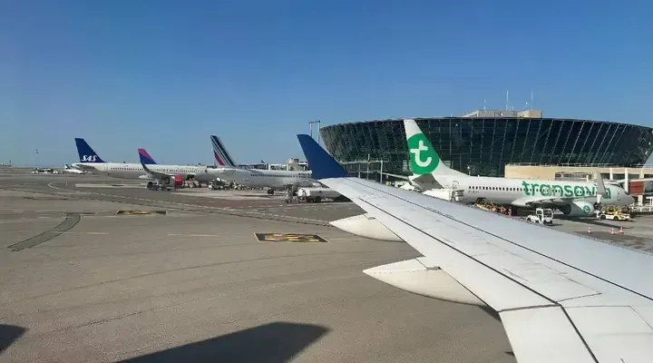 Coté piste aéroport de Nice Coté piste aéroport de Nice