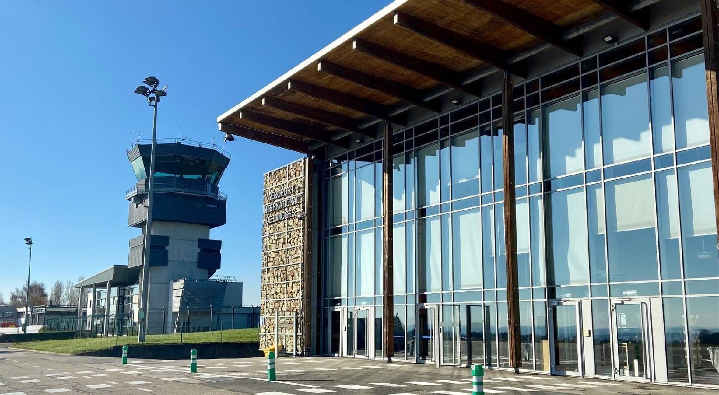 Façade de l'aéroport de Limoges