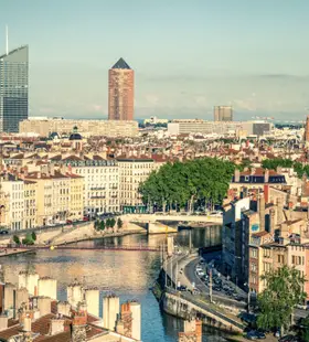 Réserver un vol Bastia Lyon pas cher et visitez le quartier de la Confluence