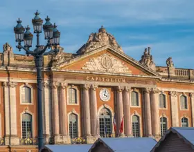 Réserver un vol Caen Toulouse pas cher et partez en vacances à Toulouse