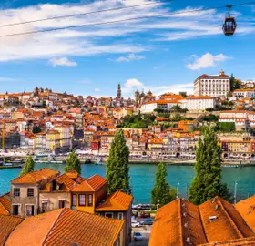 Réserver un vol Dole Porto pas cher et partez en vacances au Portugal