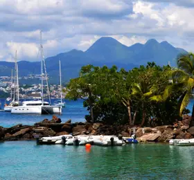Réserver un vol pas cher Pointe à Pitre Fort de France