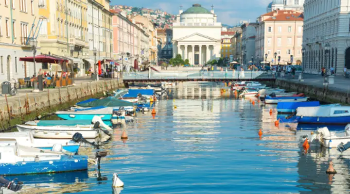 Vol pas cher à Trieste en Italie, découvrez la Piazza dell'Unità et le port de Trieste Vol pas cher à Trieste en Italie, découvrez la Piazza dell'Unità et le port de Trieste