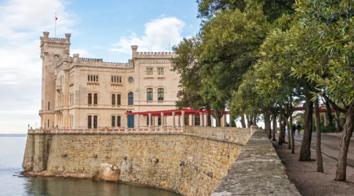 Prenez vos billets d’avion pour Trieste et visitez le Château de Miramare Prenez vos billets d’avion pour Trieste et visitez le Château de Miramare