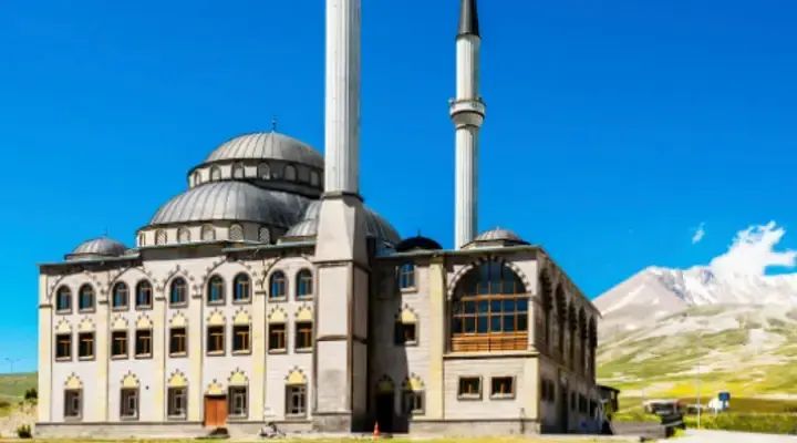 Grande Mosquée Ulu Camiii Prenez vos billets d’avion pour Kayseri et découvrez la Grande Mosquée Ulu Camiii