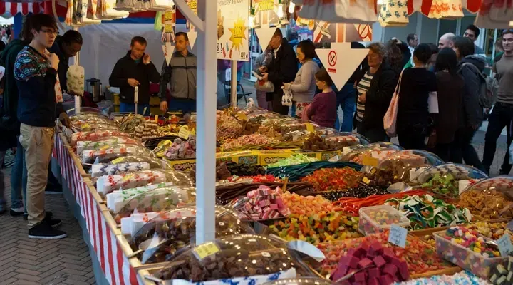 Marché de Bornemouth Réserver un vol direct pour Bornemouth et découvrez les produits locaux au marché