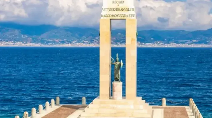 Vol Italie pas cher, déesse Athena à Arena dello Stretto Vol Italie pas cher, déesse Athena à Arena dello Stretto