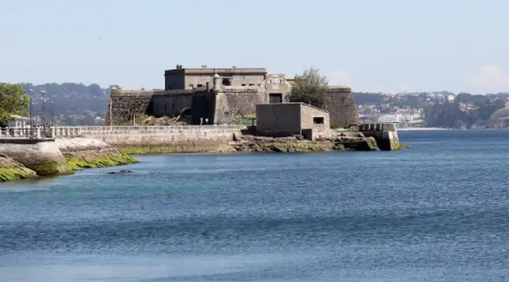Tour d’Hercule classée à l’UNESCO Vol pas cher La Corogne en Espagne - admirez la Tour d’Hercule