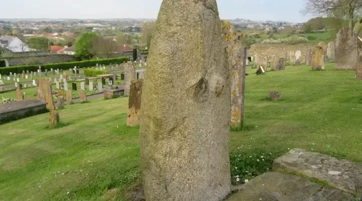 Monolithe à Guernesey Faites un séjour à Guernesey et découvrez les sites historiques de l'île