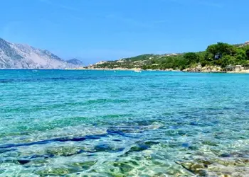 Billet avion pas cher Olbia - Découvrez l’église Saint-Paul l’Apôtre et son dôme coloré