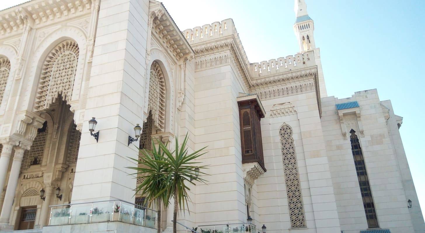Trouver un vol direct à destination de Constantine et visiter la Mosquée Emir Abdelkader