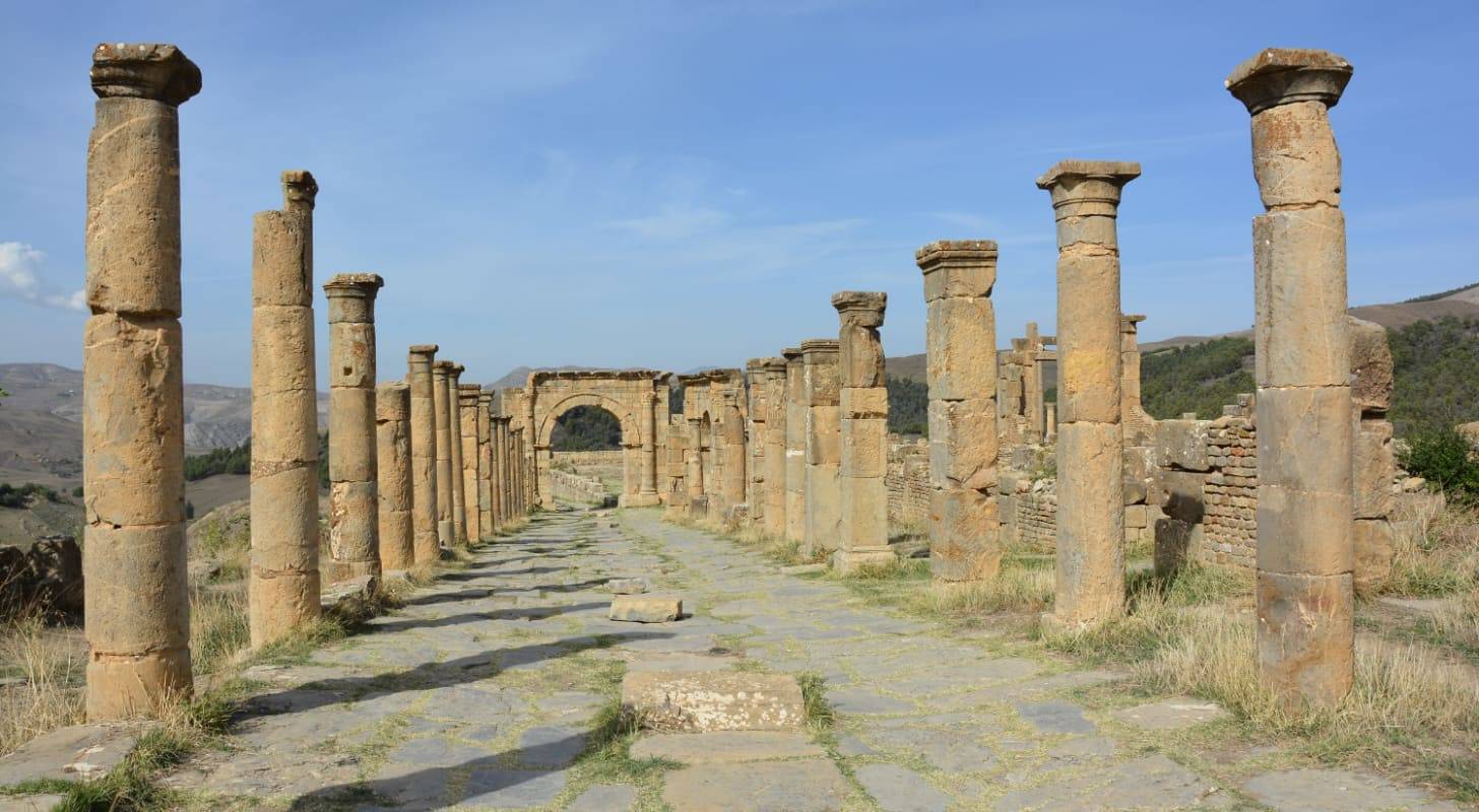 Billets d'avion pas chers Sétif - Visitez les ruines romaines de Djémila 