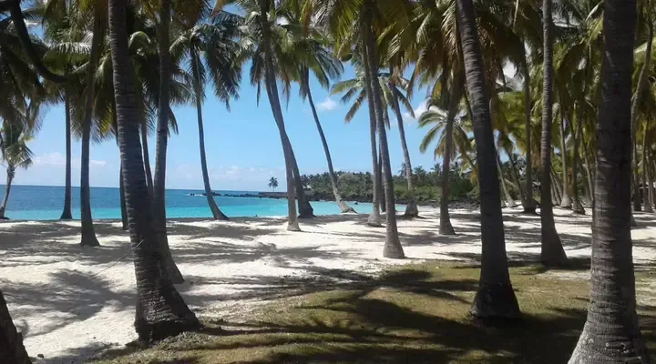La plage de Moroni Vol pas cher pour Moroni, balade sur la plage de Moroni