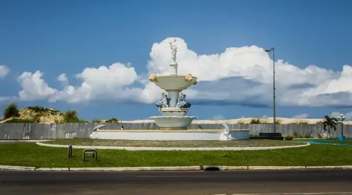 La Fontaine du rond-point de Nzeng Voyage à Libreville, fontaine du rond-point de Nzeng
