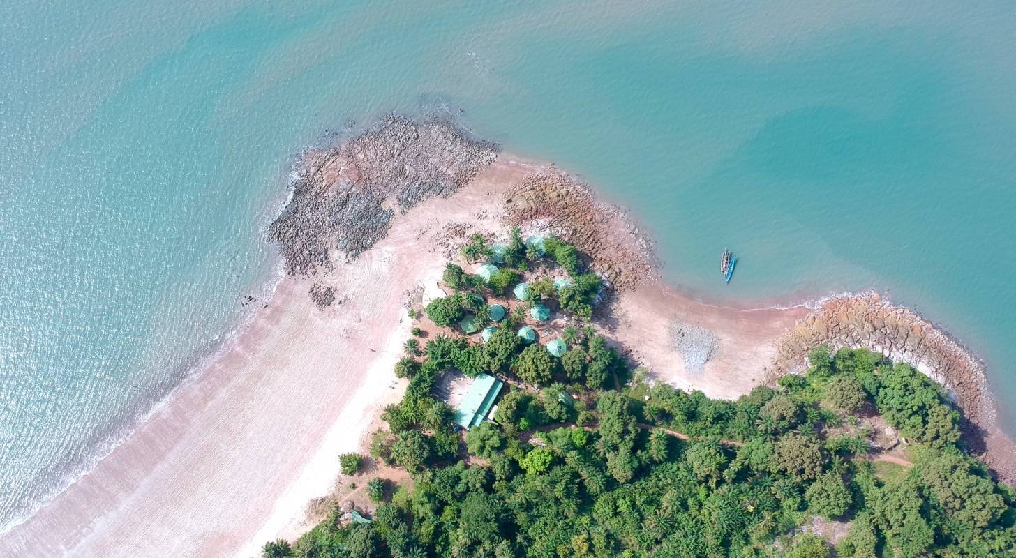 Vol pas cher pour Conakry, survol de la pointe de Kaloum