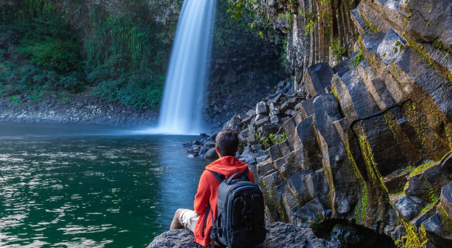 Billet d’avion pour La Réunion, randonnée vers une cascade près de Saint-Pierre