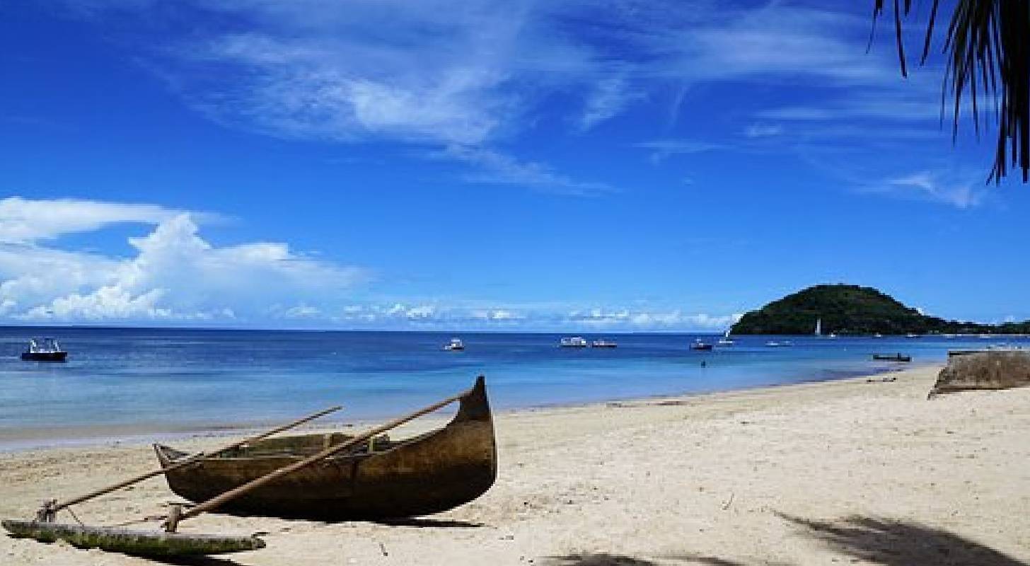 Billet d’avion pour Nosy Be, détente sur une magnifique plage de sable blanc