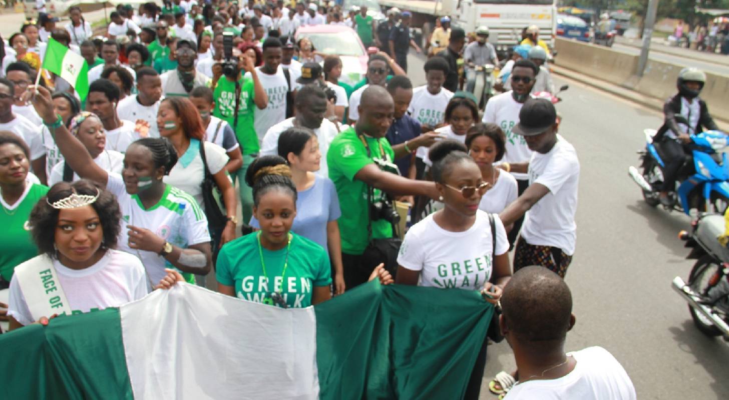 Billet d’avion pour Lagos, participation à une marche verte