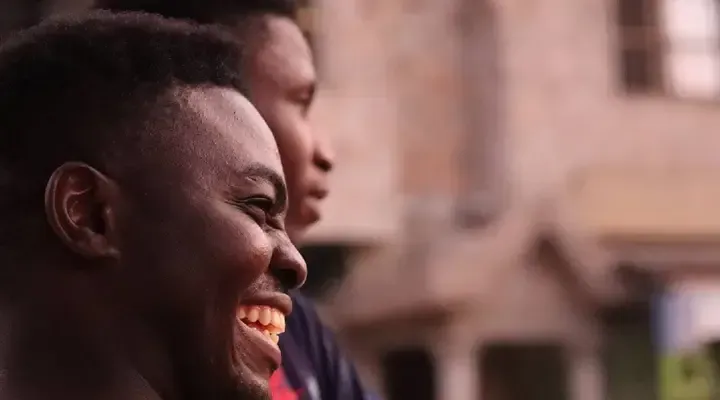 Des jeunes souriant à Lomé au Togo Vol pas cher pour Lomé au Togo