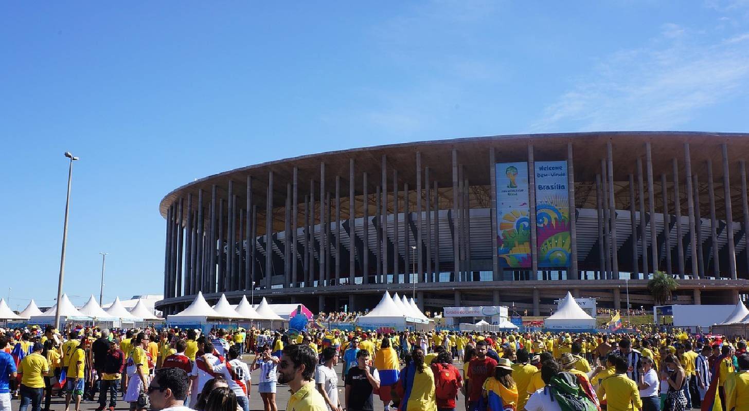 Réserver un vol pour Brasilia et assistez à un match de foot au stade 