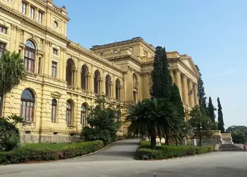 Trouvez un billet d'avion pas cher pour le Brésil et visitez le Musée Ipiranga