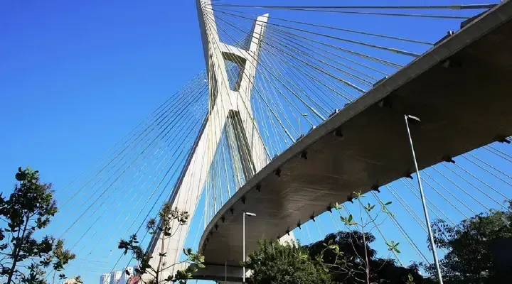 Le Pont Octavio Frias de Oliveira Profitez des billets d'avion pas chers pour Sao Paulo et traversez le Pont Octavio Frias de Oliveira