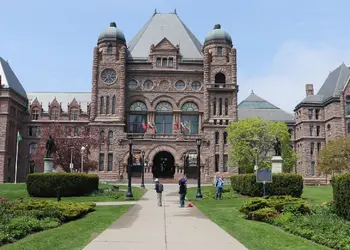 Réservez un vol direct pour Toronto et découvrez l'Université de Toronto