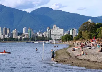 Partez en voyage à Vancouver au Canada et baladez-vous sur la plage de Kitsilano 