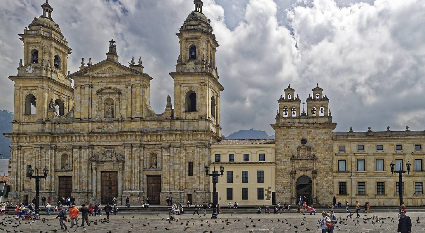 Prenez un billet d'avion au meilleur prix pour Bogota et visitez la Cathédrale de l'Immaculée Conception