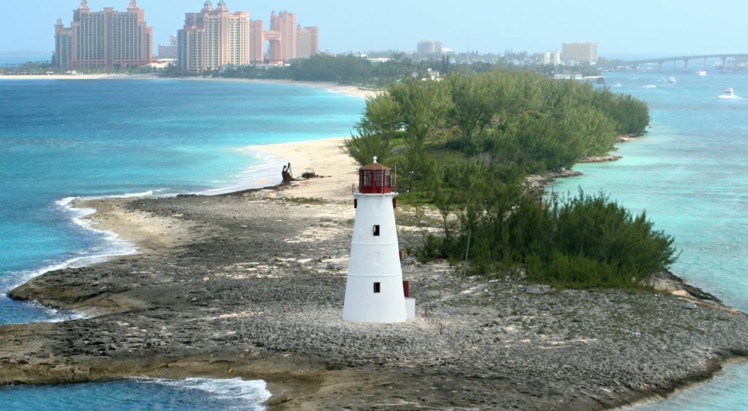 Trouvez un billet d'avion au meilleur prix pour les Bahamas et allez admirer le phare de Nassau 