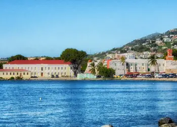 Réservez un billet d'avion pas cher pour St Thomas et découvrez  le Fort Christian de Saint Thomas