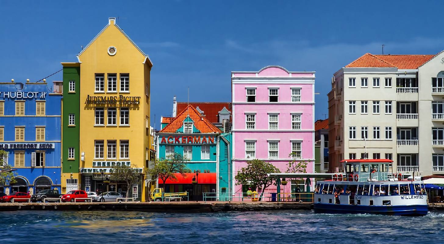 Réservez un vol pour Willemstad et profitez  des plages de Curaçao