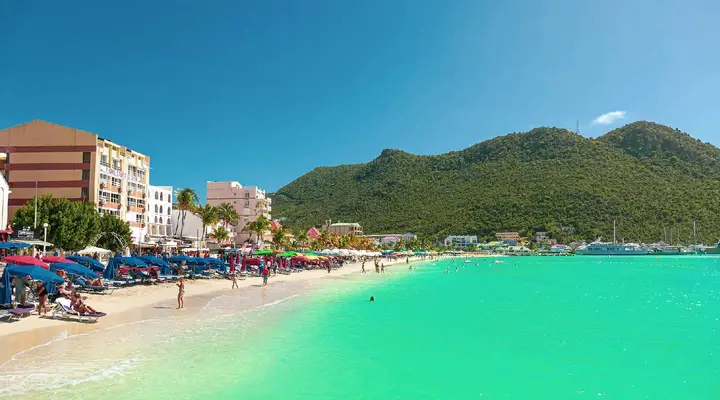 Une plage à Philipsburg Vol pas cher pour Philipsburg, Église Méthodiste pittoresque