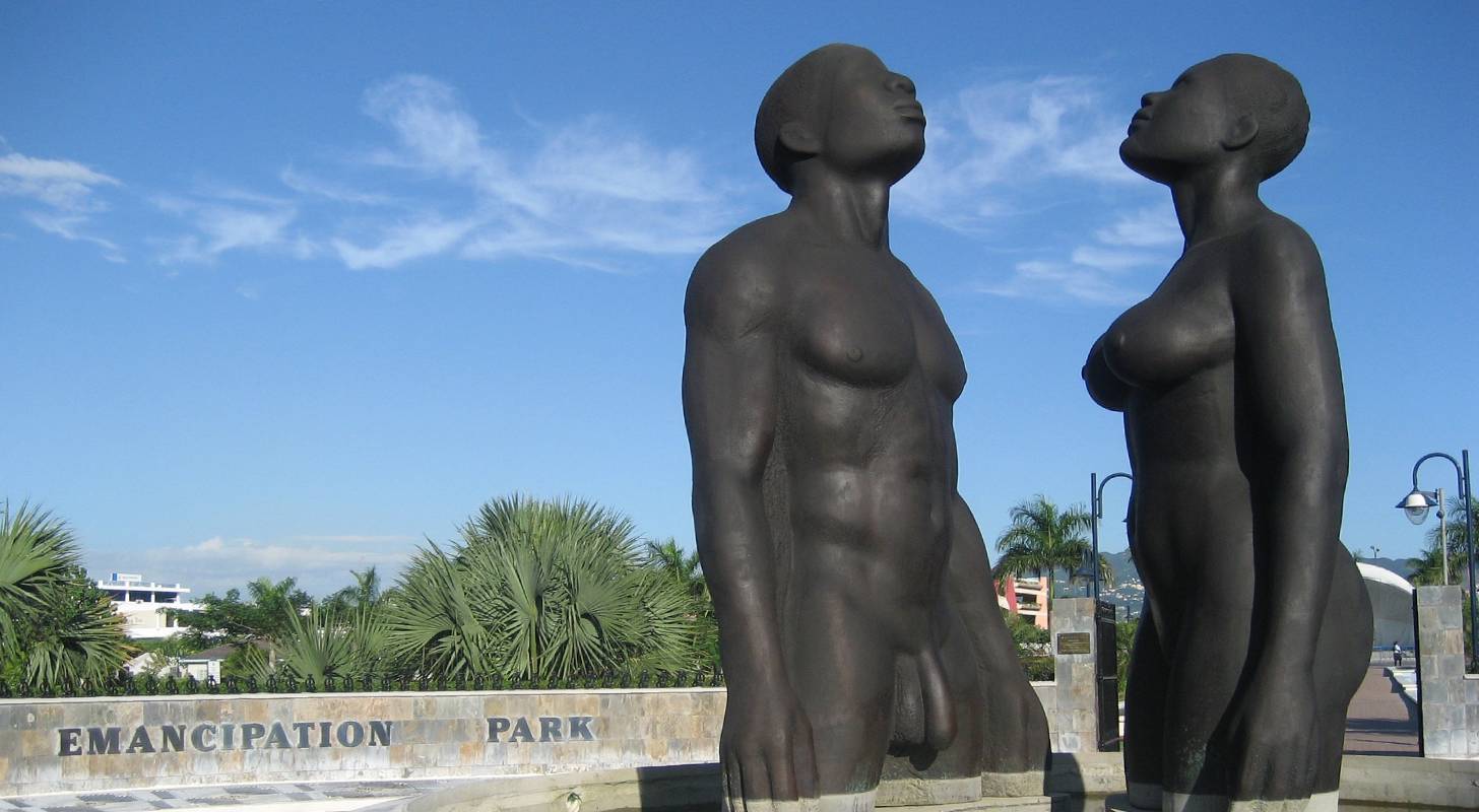 Vol pas cher pour Kingston, découverte du Parc de l'Émancipation et de son symbole contre l'esclavage