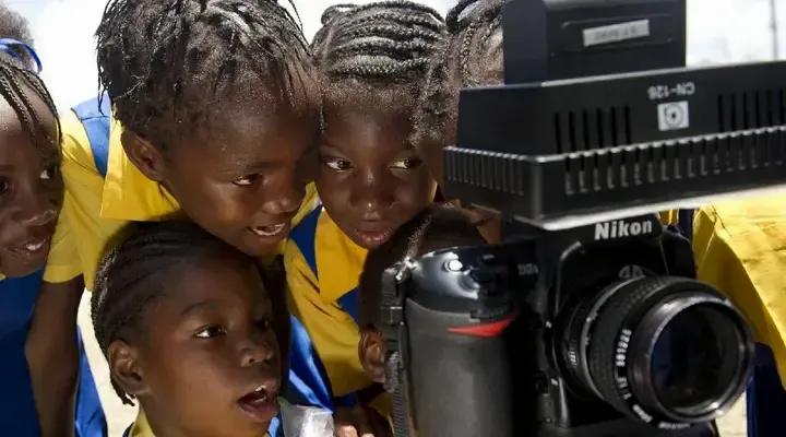 Découverte de la photographie pour des enfants de Kingston Voyage à Kingston, initiation à la photographie pour les enfants de la ville