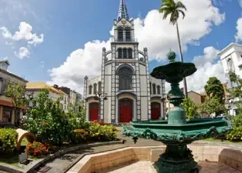 Réservez un vol pour la Martinique et visitez la cathédrale Saint-Louis 
