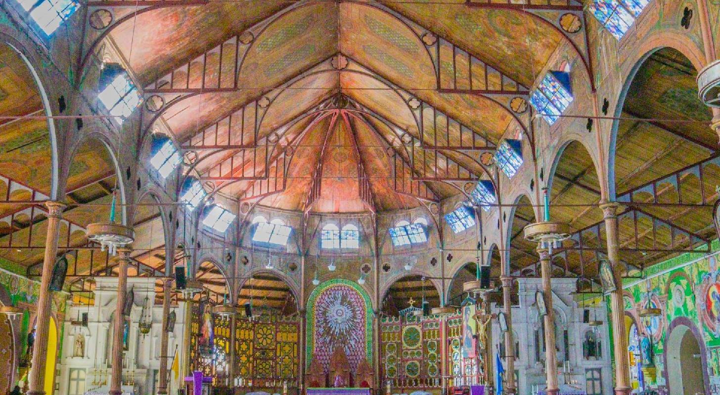 Trouvez un billet d'avion pour Sainte Lucie, visitez la cathédrale de l'Immaculée Conception de Castries