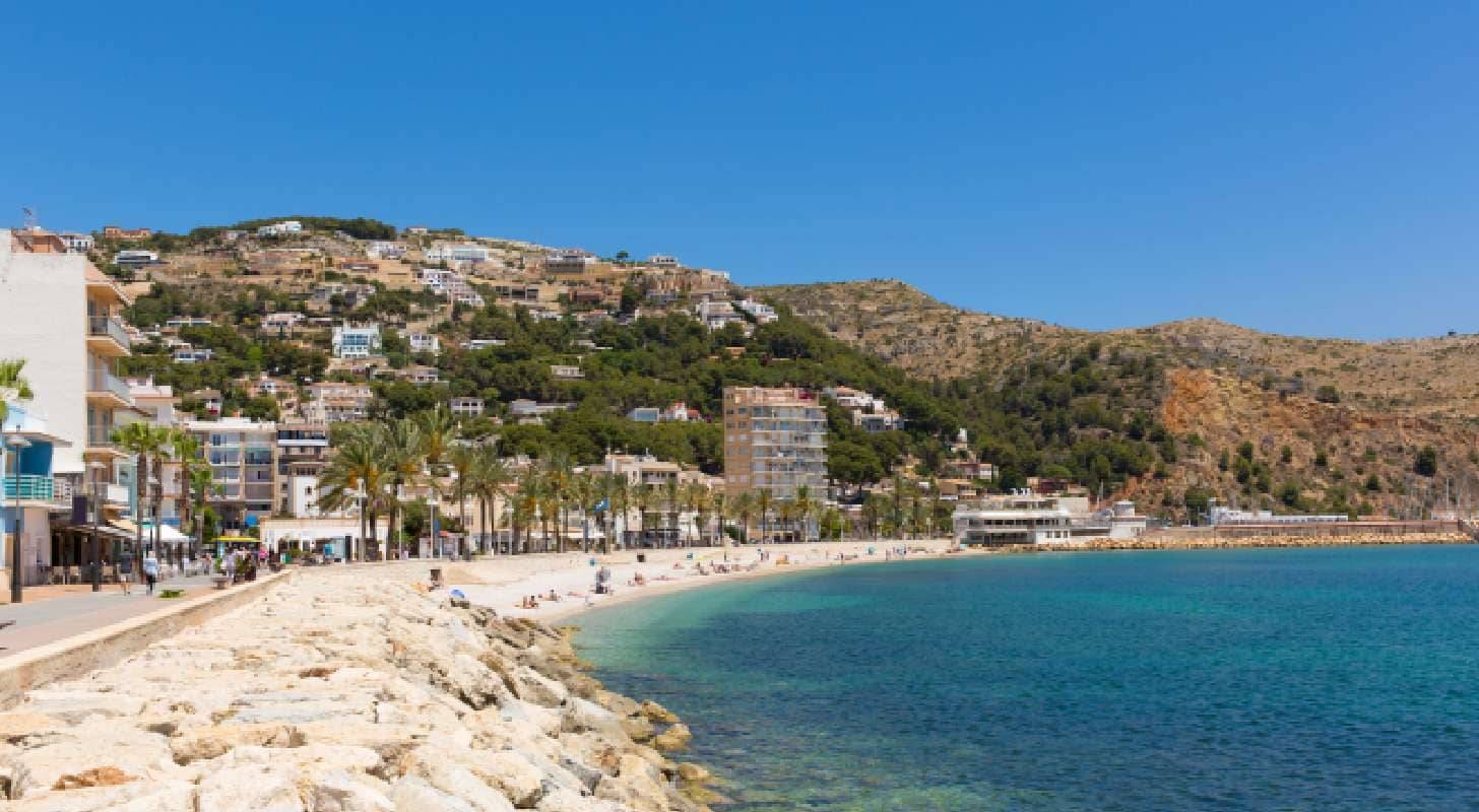 Vol pas cher pour Port d’Espagne, plage à proximité de la ville