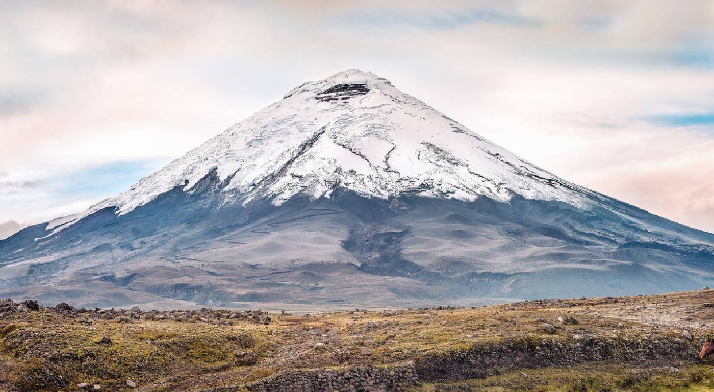 Billet d’avion pour Quito, vue du volcan Cotopaxi près de Quito